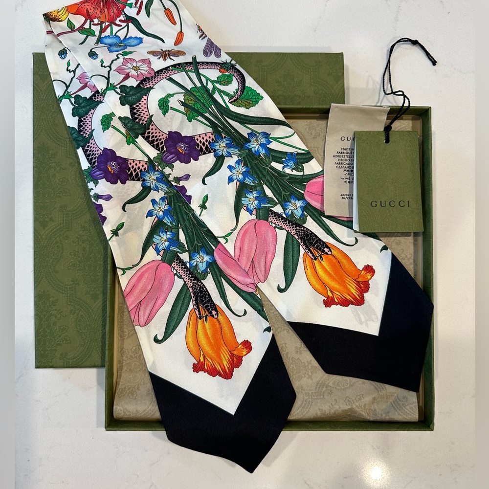 Gucci neck bow